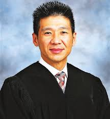 Latinos y afroamericanos enfrentan más barreras Arrestan a líder religioso  acusado de abuso sexual Negocios de latinos son los