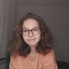 Carmen Gabbard's Instagram, Twitter & Facebook