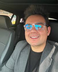 Un pelado serio🤓 #oakley #bmw #bmwx4 #unpelaoserio😎 #bimmer  #oakleyglasses #working #worktime