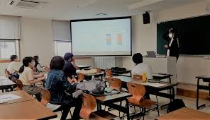 文化情報学研究室で卒業研究の中間報告を行いました】 - 日文のブログ - 沖縄国際大学