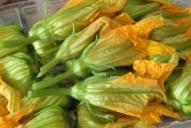 Puoi divertirti a farcire i fiori. Come Cucinare I Fiori Di Zucca Le Ricette Di Kikkalove