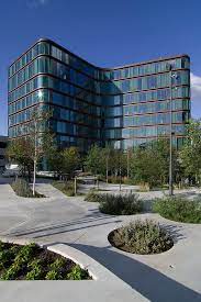 Vi erbjuder tjänster inom bank och försäkring för privatpersoner och företag, samt har ett stort samhällsengagemang. File Seb Bank Copenhagen Landscape Jpg Wikimedia Commons