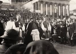 Erdő péter a rendezvényen átadta a kongresszus 12, az esemény népszerűsítésével megbízott hírnökének oklevelét. Megkezdodik Az 52 Nemzetkozi Eucharisztikus Kongresszus Budapesten Blikk