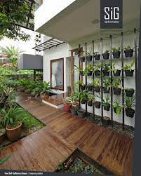 Bagi anda yang ingin memiliki taman di dalam rumah, harus pintar dalam memilih jenis tanaman yang tepat hingga mengikuti beberapa tips dalam menata. 12 Desain Taman Kecil Untuk Rumah Dengan Lahan Terbatas Homify