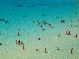 Lampedusa è molto amata dai turisti per le sue spiagge di sabbia bianca, per lo splendido mare azzurro e per i fondali incontaminati, perfetti per gli amanti delle immersioni. Lampedusa Vacanze Consigli Utili Per Un Bellissimo Viaggio