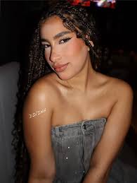 La colombiana Bombom Barreto vendrá a México a cautivarnos con su propuesta  musical. instagram.com/bombombarreto "Estoy trabajando en mi primer álbum.  Me encanta expresarme y conectar con las personas".  https://linktr.ee/bombombarreto