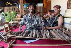 Demung merupakan instrument melodi dasar. Bikin Gamelan Berbahan Bambu Antarkan Murid Raih Juara