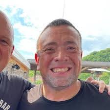 Dustin Tupper's Instagram, Twitter & Facebook