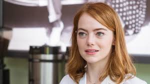 She is well recognized for her bright emerald green eyes, distinctive husky voice and red hair. Vogue Interview Emma Stone Spricht Uber La La Land Vogue Germany