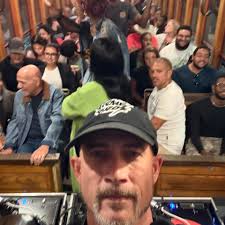 Freddie Gibbs performing as Frozone last night for Halloween 😭