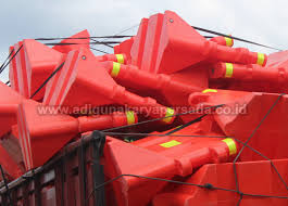 Bawa bendera merah putih, pria ini 4 tahun nekat jalan kaki keliling indonesia. Jual Harga Water Road Barrier Plastik Merek Bnh Adiguna Karya Persada