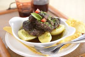 Receita De Bochechas De Porco Estufadas Com Vinho Tinto Teleculinaria Receita Receitas Portuguesas Ideias Receitas