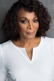 Etta Travis's Instagram, Facebook & TikTok