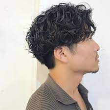 中山智史 さんはinstagramを利用しています 金曜日予約受付中です パーマの最終受付は19時 カットの最終受付は20時です 強すぎないパーマ が今の人気スタイル パーマをゆるめにかけるとすぐ取れることが多い thick hair styles men haircut curly hair hairstyle