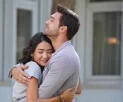 O femeie ce esti tu femeie ce esti tu femeie esti si apa, esti și foc inger si zână roaba si stapana esti de toate la un loc. 33 Peste Tot Esti Tu Ideas Turkish Actors Turkish Film Actors