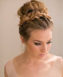 N'hésitez pas à lire l'article sur comment. Chignon Tresse Wavy Bun 10 Chignons De Soiree Pour S Inspirer