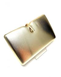 Además, las opciones son tantas que hay un momento en el que tomar la decisión final puede ser complicado. Bolsos De Fiesta Dorados Fabuloso Diseno Para Bodas Bolsos Fiesta El Jardin Del Deseo S L