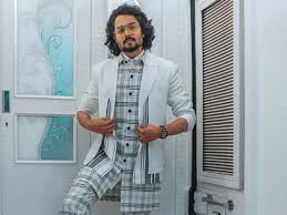Bhuvan bam has a massive following of over 14 million subscribers on youtube, 6.9 million on instagram, 4.7 million on facebook, and 2.5 million on twitter. Comedian And Youtube Star Bhuvan Bam To Be At World Economic Forum 2020 Bollywood Gulf News