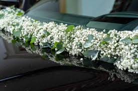 Mit einer hochzeit auf dem land beispielsweise, bei der die braut mit dem traktor vorgefahren wird, harmonieren eher. Hochzeitsdekoration Blumen Kefer