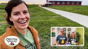 Charlene Stoller's Instagram, Twitter & Facebook