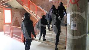 Las guías docentes de las asignaturas de ciencias políticas que se imparten en el doble grado se encuentran en la web de la facultad de ciencias políticas y sociología. 25 Radicales Secuestran La Facultad De Politicas De La Complutense