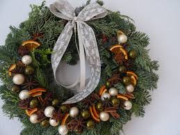 Couronne De Porte Couronnes De Porte Couronne De L Avent Fleuriste