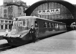 Introducido en 1936, slovenská strela sirvió como buque insignia de čsd entre las metrópolis de eslovaquia y bohemia. Slovenska Strela Letela Rychlostou 130 Km H Legendarny Vlak Z Roku 1936 By Tromfol Aj Dnesne Rychliky Fotografia C 16