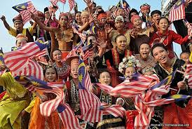 Malaysia kini dihuni oleh beberapa kaum dan etnik yang bersifat majmuk yang membawa kepada wujudnya jurang perpisahan. Amalan Diskriminasi Kaum Di Malaysia Sentiasa Panas
