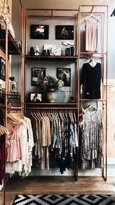Idee Fur Offenen Kleiderschrank Klamotten Perfekt In Szene Setzen Mit Kleiderstangen Aus Kupferrohre Garderobe Selber Bauen Offene Garderobe Selber Bauen Ideen