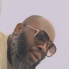 Alo Ayiti! Li bonè toujou epi bagay style bon nan men Zenglen! Voici le  sauveur est de retour. Ce retour fameux va bientôt dissiper les larmes des  milliers de fans de Zenglen. #