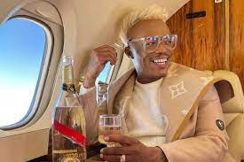 Somizi buyani mhlongo is a south african television presenter, radio personality, choreographer Watch Moment Somizi Mhlongo Lives It Up In A Private Jet Abtc