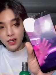 William Est Kissing Songkran