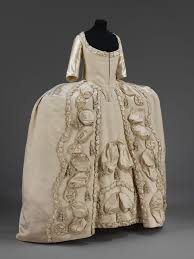 The beautiful gown was made of white satin and white lace. Wedding Dresses 1775 2014 Exhibition Review Mini Rabbit