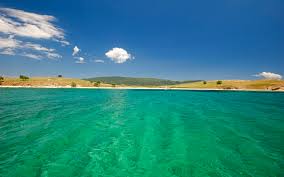 Η έκτασή του υπολογίζεται στα 4,5 τετραγωνικά χιλιόμετρα και απέχει 120 χιλιόμετρα από τη θεσσαλονίκη. Ammoylianh Diaporos Boat Rentals