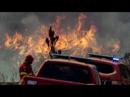 El incendio de la región del algarve, en el sur de portugal, sigue activo aunque desde las últimas el incendio se declaró el pasado día 3 de agosto por la tarde y ha arrasado entre 15.000 y 20.000. Incendio No Algarve Queima Mais De Mil Hectares De Mato E Floresta Youtube