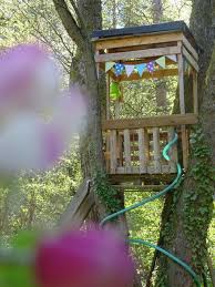 Diynstag 12 Neue Diy Ideen Baumhaus Baumhaus Bauen Fee Gartenhauser