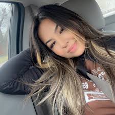 Me rento para escuchar tus problemas $35 la hora, si te doy consejos $50 y  si lloro contigo $75.