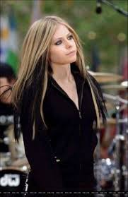 Lavigne is canadian but she often goes cali blonde with her hair. Avril Lavigne Poster 1256475 Celebposter Com Hair Styles Hair Inspo Color Hair Looks
