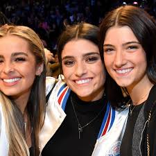 October 6, 2000), is an american social media personality and dancer. Tiktok Stars Addison Rae Dixie D Amelio Krass Die Bffs Steigen Gegeneinander In Den Boxring Bunte De