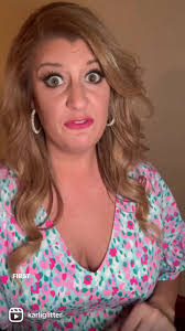 Tips for posing in pictures from a pageant queen!Hands