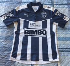 El jersey muestra los tradicionales colores azul y blanco, y presenta una m en el pecho para demostrar el orgullo de pertenecer al monterrey. Playera Rayados Jersey Monterrey Sports Mem Cards Fan Shop Soccer International Clubs Romeinformation It