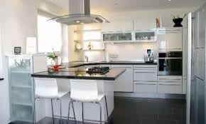 #küche #kleineküche #smallkitchen #kücheneinrichtung #einrichtungsideen #einrichtungsinspiration. Designkuechen Net Wir Machen Kuchentraume Wahr Kuchentrends Kuche Kuchen Design Haus Kuchen