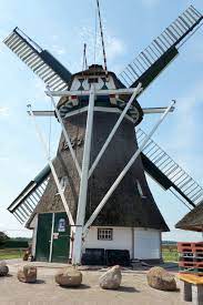 The roundhouse and mill body are covered in vertical boards, while the roof of the mill is boarded horizontally. De Hoop Kropswolde Nederlandse Molendatabase