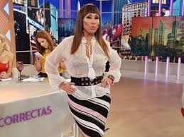 The people below are listed by their popularity, so the most recognizable names are at the top of the list. Caras Moria Casan Incendio Las Redes Con Una Foto Retro Muy Hot