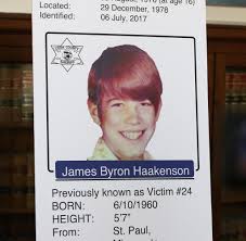And from the time he was 19 and in the air force, he would spend hours searching for his uncle online. Massenmorder Der Killerclown Der Es Ins Guinnessbuch Schaffte Welt