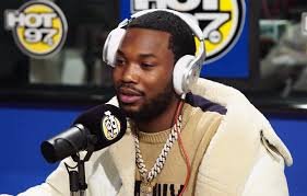 Meek mill trap vibes (summer sixteen & panda freestyle). Watch Meek Mill Freestyle Over Drake S Back To Back Rap Up