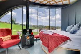 Lots to choose from across england, scotland and wales sleeping 2 to 10+ for an ideal break away. Cottages With A Hot Tub Or Swimming Pool Wales Cottage Holidays