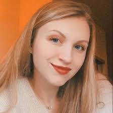 Erin Langan's Instagram, Twitter & Facebook