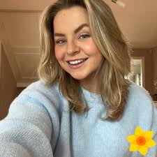 24-year-old Lauren Barrett from Tralee describes her experience with cancer  as 'a little complicated'. “My mum was diagnosed with ovarian cancer when I  was 16, she ended up having a hysterectomy and
