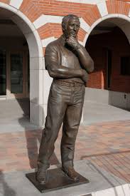 Do You Recognize These USC Statues? • Trojan Family Magazine